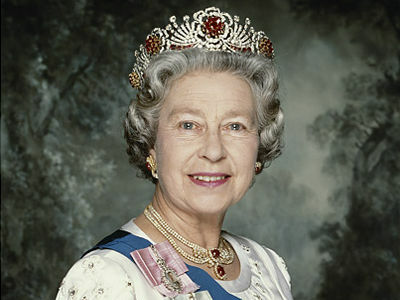 Queen Elizabeth II 6" x 4" UNSIGNED photograph S4220 
