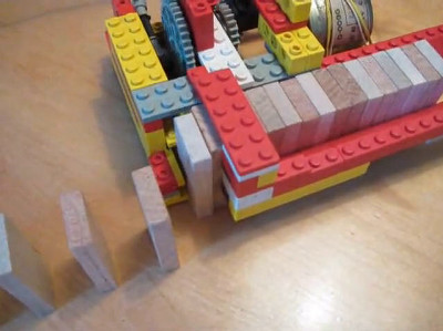 Lego domino 2024 row building machine