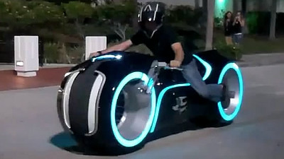 近未来を体現したスマートなバイク Tron Lightcycle Gigazine