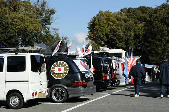 【GIGAZINE】街宣車が大集合している橿原神宮の紀元祭に行ってみました