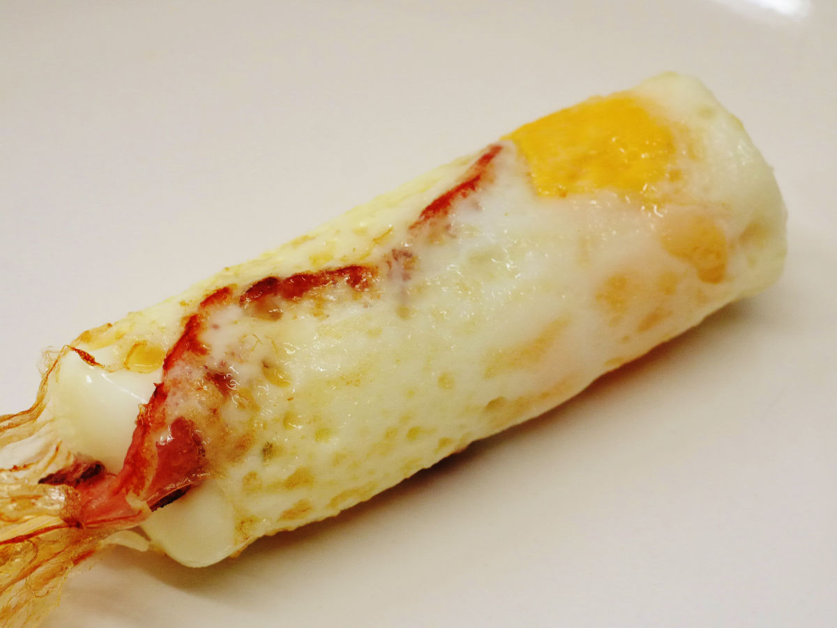Rollie Eggmaster makes eggs on a stick - CNET