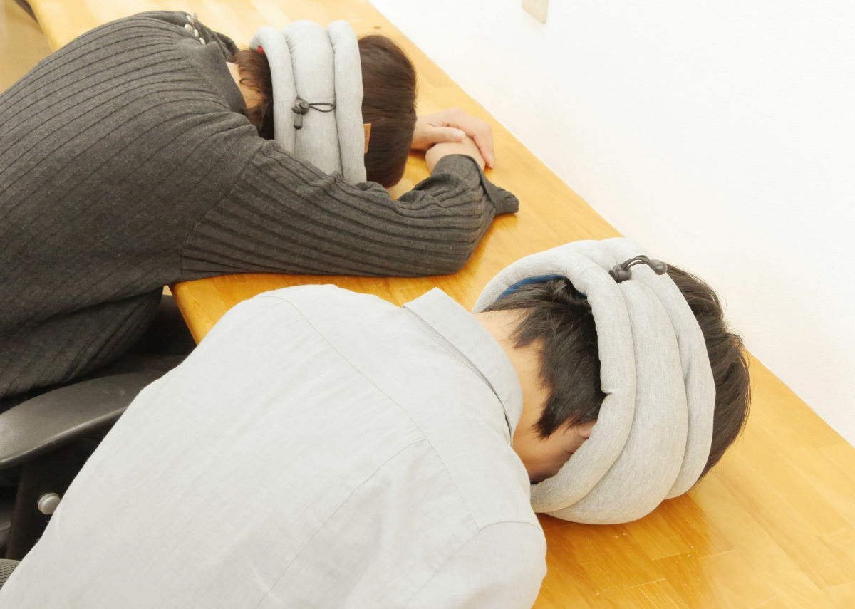 I Tried Using The Pillow Ostrich Pillow Light To Relax And Sleep