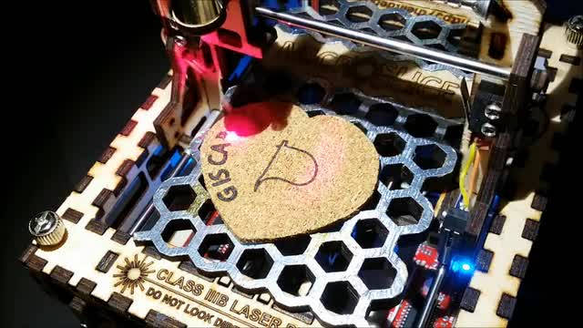 超小型の半導体レーザー加工機・彫刻機を自作できるキット「MicroSlice」 - ライブドアニュース