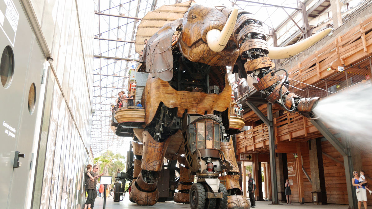 全長12メートルの巨大象ロボに乗れる機械仕掛けの遊園地 レ マシーン ド リル はこんな感じ Gigazine