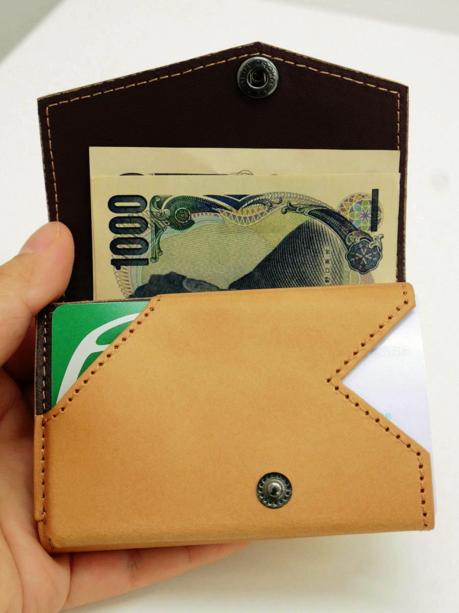 Abrasus Small Wallet perfectly marries cards, cash and coins