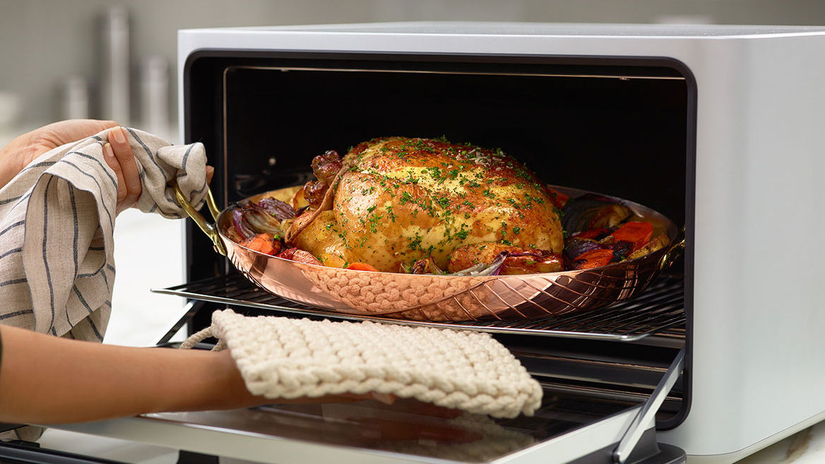 June Oven Recognizes Different Foods and Cooks Them