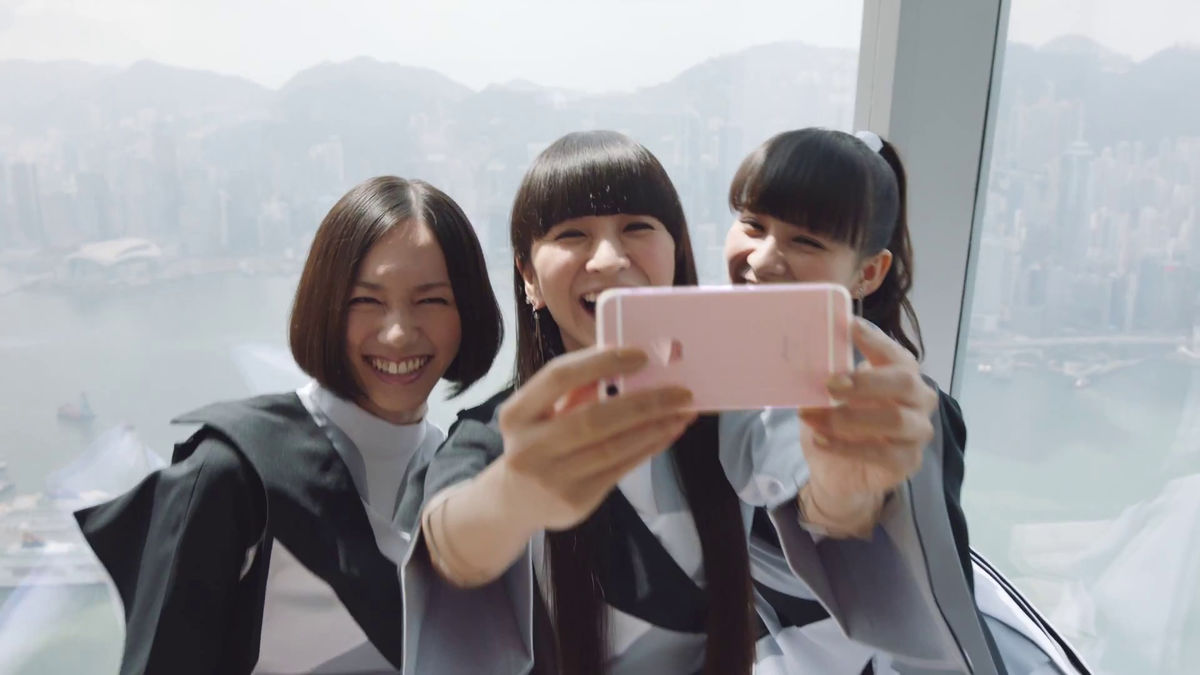 Three People Of Perfume Appear In The Official Movie Of Iphone 6s Gigazine