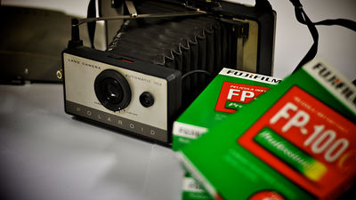 富士フイルムがインスタントカメラ用フィルム「FP-100C」の販売をついに終了 - GIGAZINE