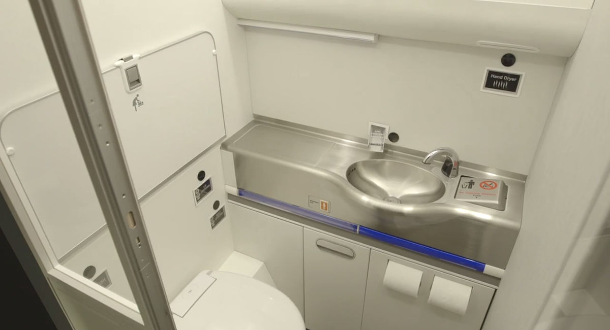 紫外線で室内を殺菌しつくす飛行機のトイレをボーイングが開発、実際に動く様 子はこんな感じ 石塚 正浩です。無職で