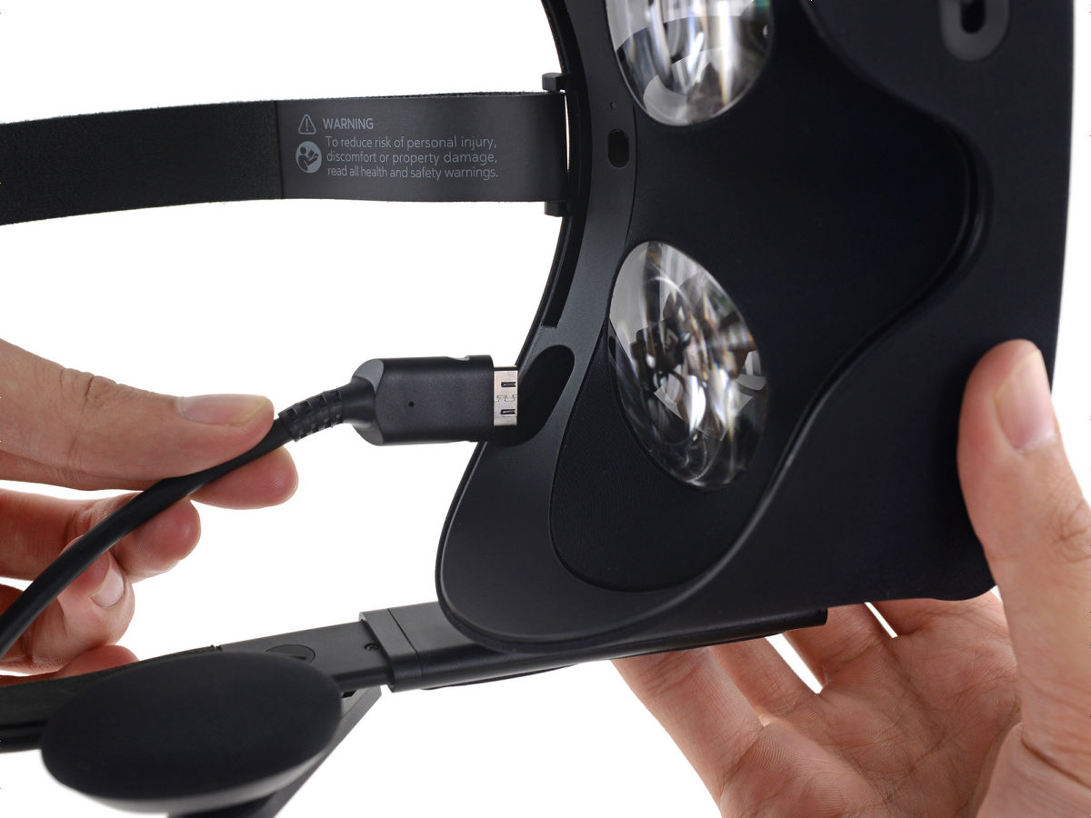 the newly released vr headset  u0026quot oculus rift u0026quot  breaks apart