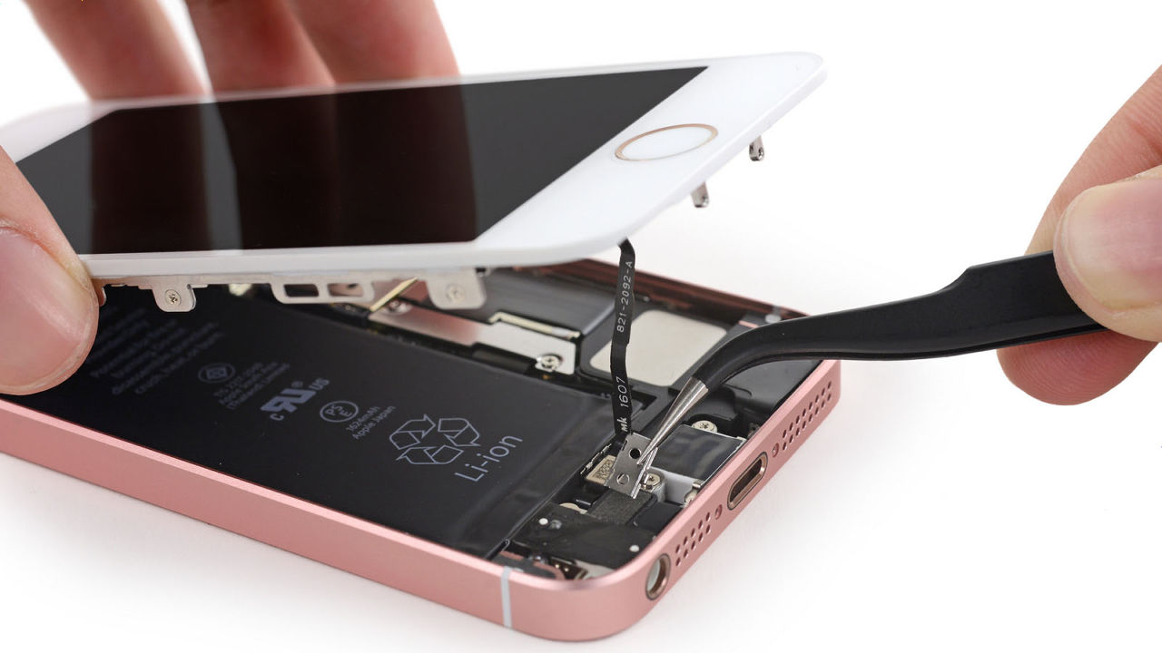 Iphone Seを分解 メモリ2gb 防水処理アリでディスプレイなどはiphone 5sのパーツが多数流用されていると判明 Gigazine