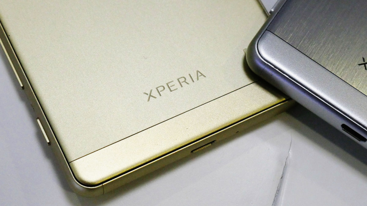 Xperia X Performance SO - 04H, the latest model of the newly 