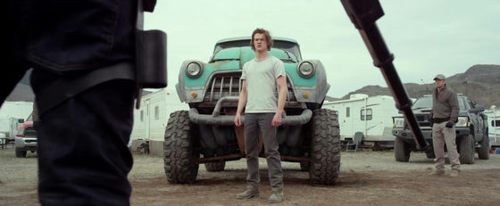 Movie Monster Trucks trailer that carries out a car chase with tracks on  which monsters settled down - GIGAZINE