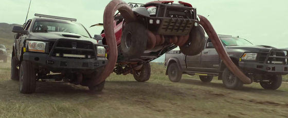 Movie Monster Trucks trailer that carries out a car chase with tracks on  which monsters settled down - GIGAZINE