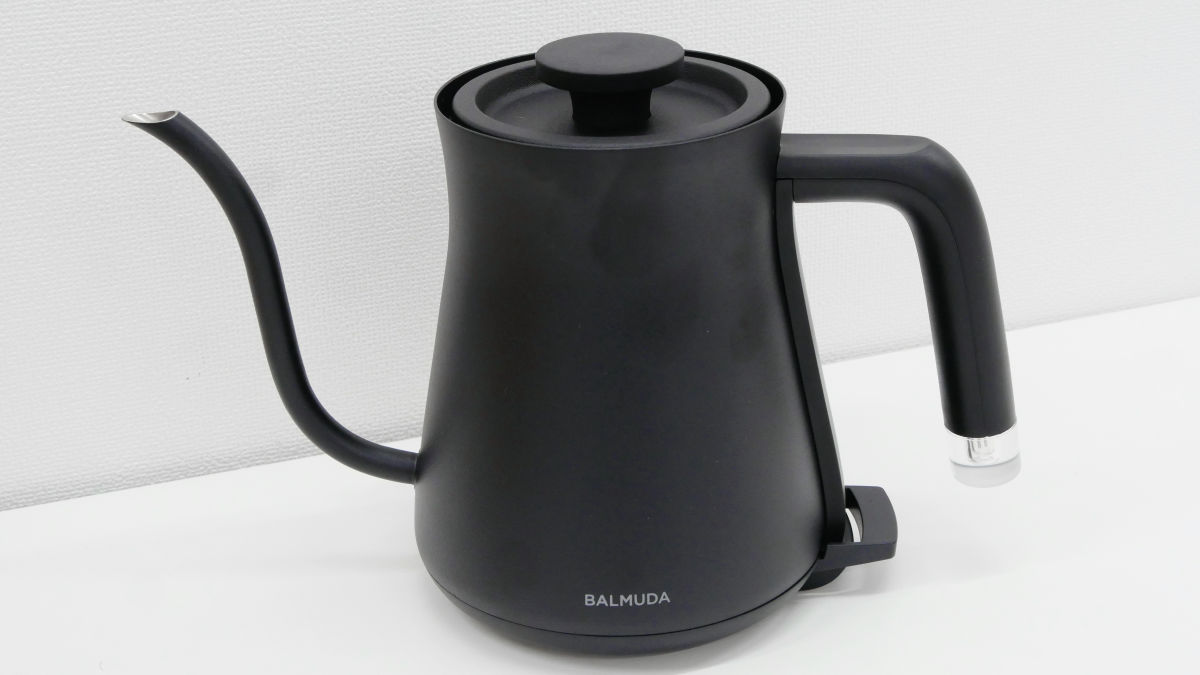 BALMUDA The Kettle features a sleek and compact design. It is