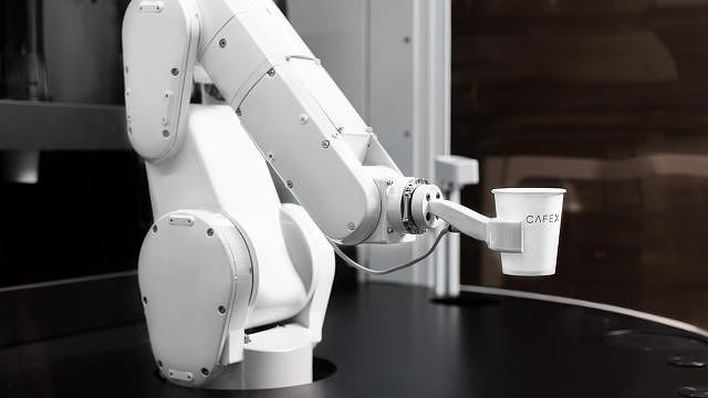 Conheça "Gordon" o robô que faz café expressos em uma loja de shopping
