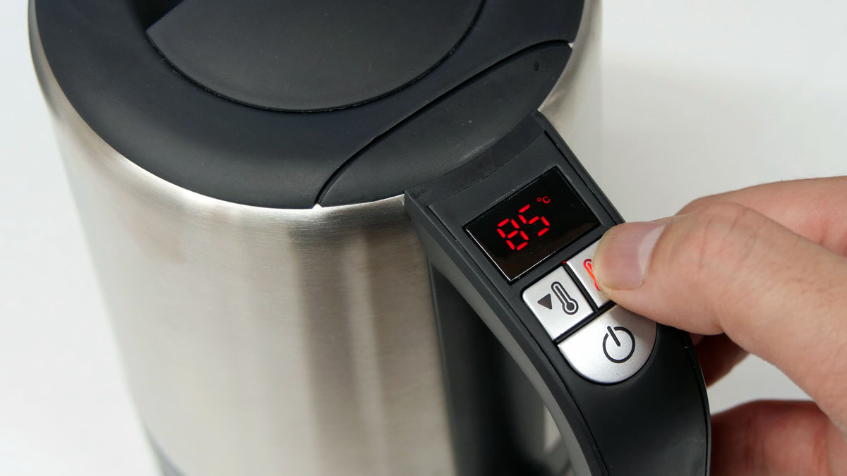 what temperature does a kettle boil