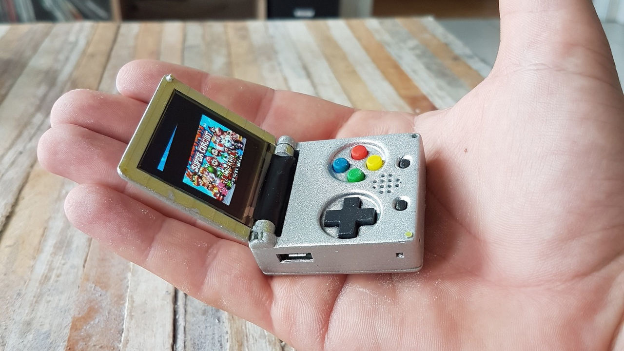 Spiller skak gnier Matematisk Emulator that can play NES, Super Fami, Game Boy, GBA with world's smallest  key holder size is amazing - GIGAZINE