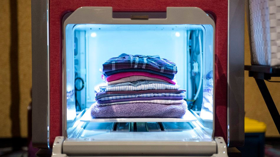 FoldiMate, a fully-functional machine that folds your clothes