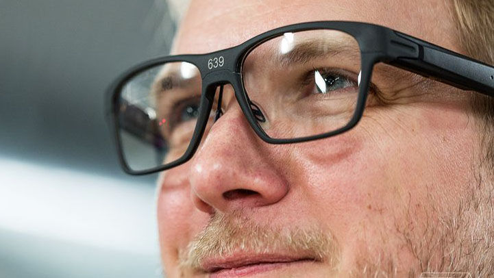 Intel develops a smart glass "Vaunt" that projects images the retina of the back of the eye irradiating laser - GIGAZINE