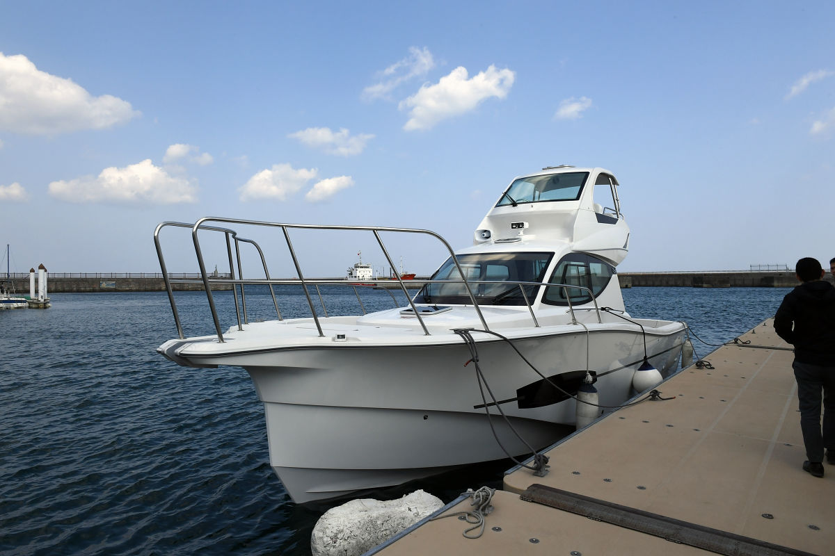 The latest fishing cruiser with price 26.5 million yen Yanmar EX