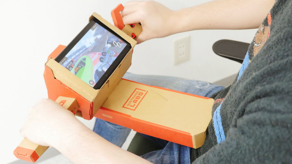 I tried blasting at the Toy-Con" the Nintendo Labo Variety Kit, which enables you to enjoy a bike race throughout your body by holding a corrugated handle - GIGAZINE