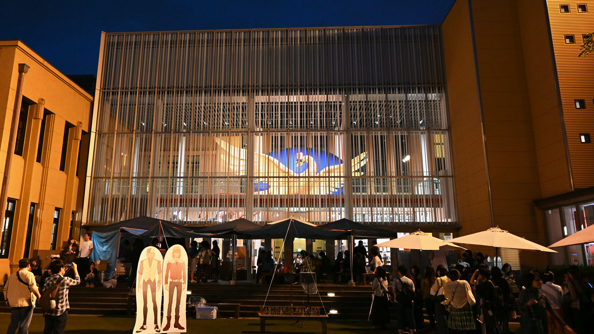 京都国際マンガミュージアムが開館時間延長で ナイトミュージアム 化し白糸酒造のナイトカフェを開催 Gigazine