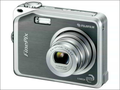 薄型大画面デジカメ「FinePix V10」はなぜかゲーム機能が充実 - GIGAZINE