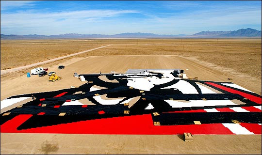 宇宙から見える巨大なケンタッキー フライド チキンのロゴ Gigazine