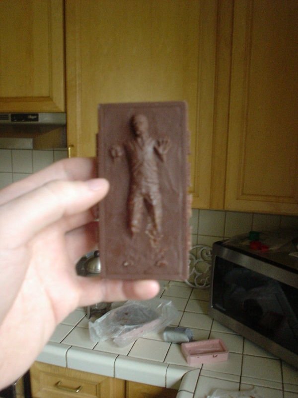 スター・ウォーズ」の炭素冷凍されたハン・ソロを模したチョコレート