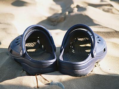 Crocs of popular sandals banned at British hospital - GIGAZINE
