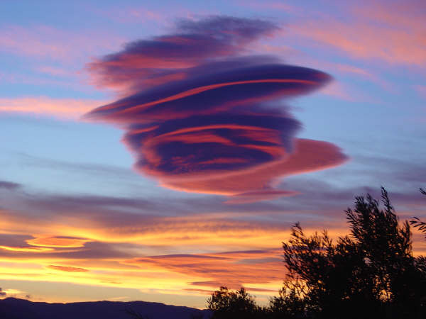 普段は見られない変わった形の雲の写真 Gigazine