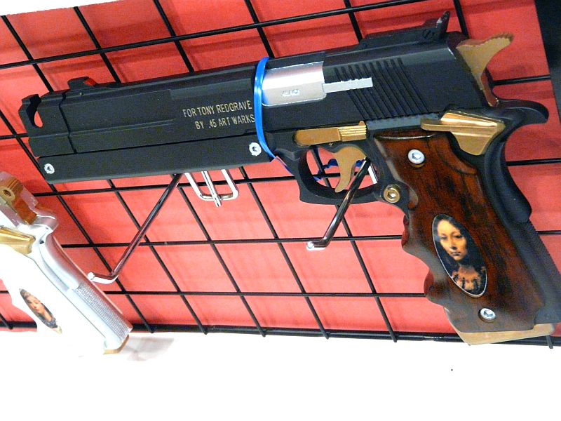 ゲームなどに登場した銃の再現武器とメイドロボ In ワンダーフェスティバル2008 夏 Gigazine