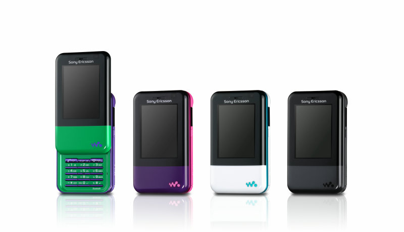 KDDIが超コンパクトなウォークマンケータイ「Walkman Phone,Xmini」を