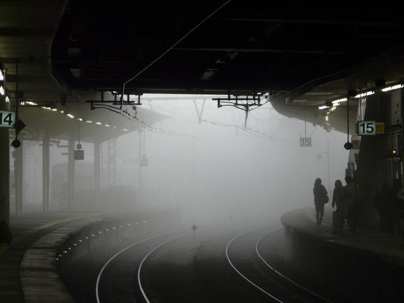 すさまじい濃霧でjr西日本の各線が大幅な遅れ どれぐらい濃い霧だったのか撮影することに成功 Gigazine