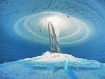 南極大陸の地下5メートルから撮影された神秘的な風景 Gigazine
