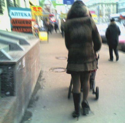 足がキレイなロシア人美女かと思ったら 失意のどん底まで落とされてしまう写真 Gigazine