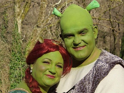緑色の怪物 シュレック になって結婚式を行ったカップル Gigazine