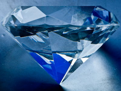 無傷で状態の良いブルーダイヤに9億円以上の価格がつけられる Gigazine