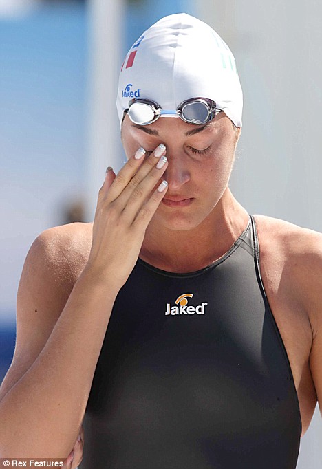 オリンピックにも出た女子水泳選手、地中海競技大会で水着が破れて退場