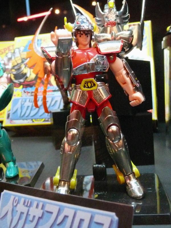 聖闘士星矢のブロンズセイントのフィギュアが新旧そろい踏み 時代と共に進化するブロンズセイントたちをとくと見よ Gigazine