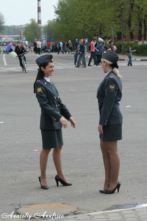 清らかな雰囲気からセクシー路線まで ロシアの女性警察官の写真いろいろ Gigazine