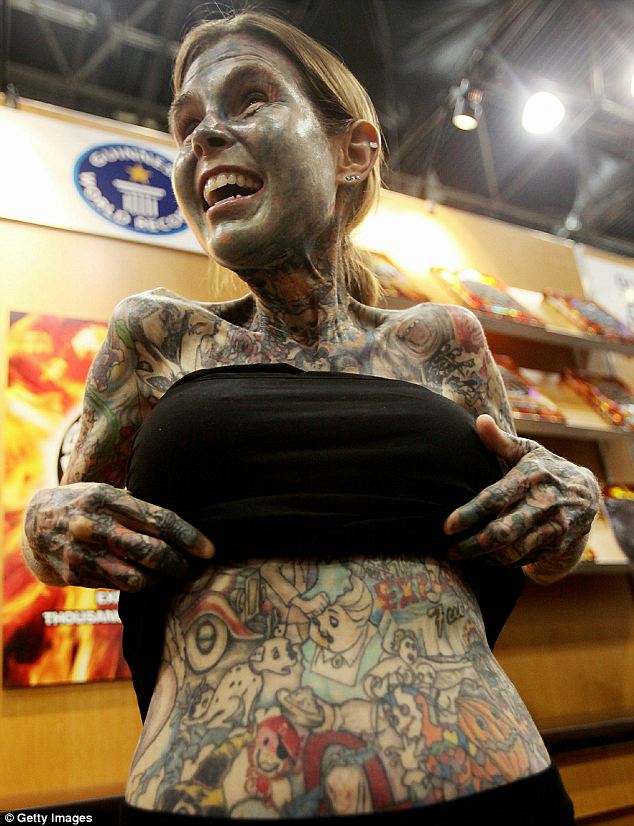 世界で最も多くのタトゥーを入れているギネス記録保持者となった女性 Gigazine