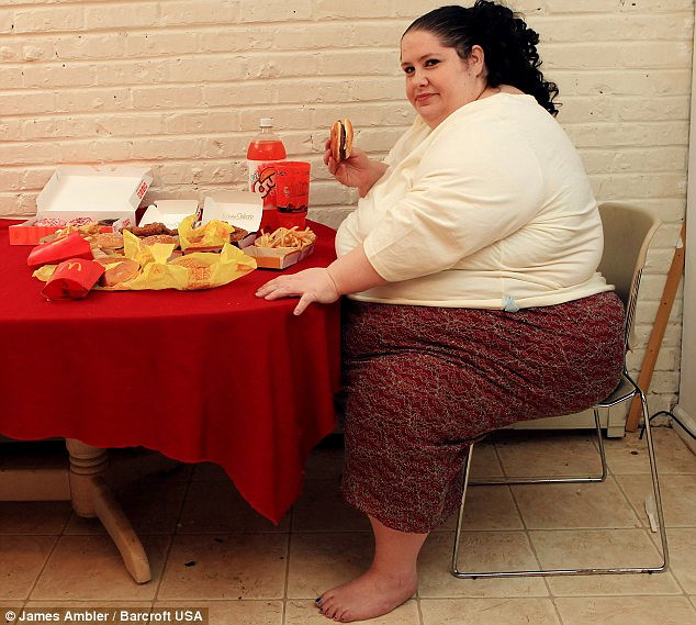 毎日1万00キロカロリーを摂取し続け 世界一の体重を目指している女性 Gigazine