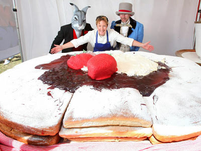 直径約2メートルもある世界最大のティーケーキ クッキーキング Gigazine