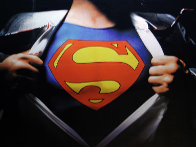 地球を救うために現れた自称スーパーマンの弟 レイ Gigazine