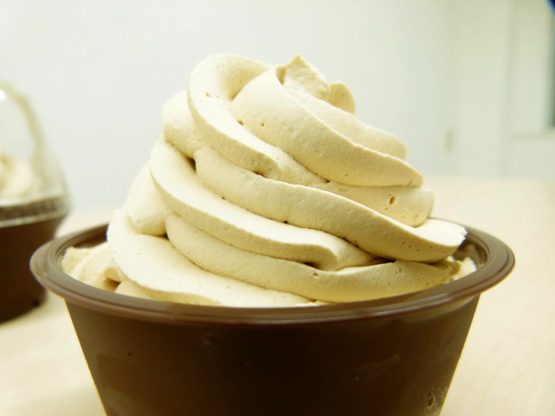 クリームを盛って盛って盛りまくった ホイップクリームオニ盛キャラメルバナナスフレ 試食レビュー Gigazine