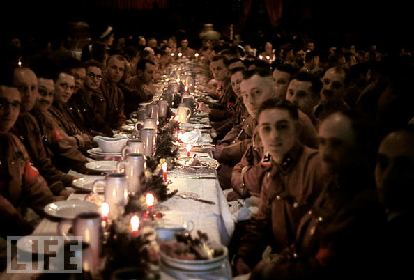 総統のクリスマス 1941年のナチスのクリスマスパーティーの様子を伝える貴重なカラー写真 Gigazine