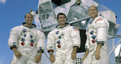 トップレスで月まで、地上クルーのイタズラでアポロ12号に乗せられたプレイメイトのグラビア - GIGAZINE