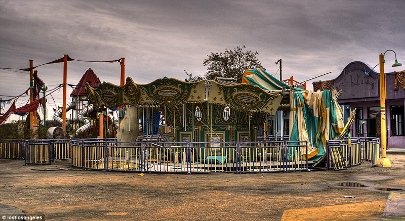 ハリケーン カトリーナによって廃墟と化した遊園地の写真 Gigazine